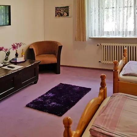 Holiday - Dmg051005-fya * Schollbrunn